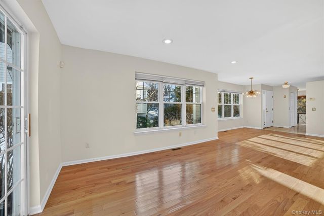 14 Pond View Lane, Ossining, NY 10562