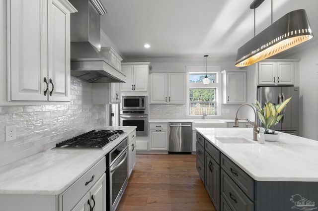 3020 Rosa Del Villa Dr, Gulf Breeze, FL 32563