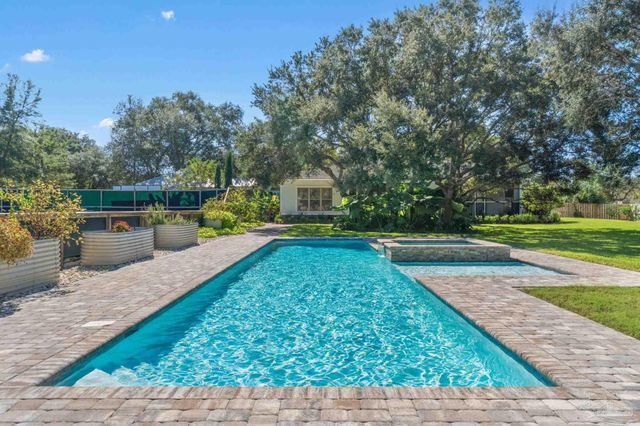 3020 Rosa Del Villa Dr, Gulf Breeze, FL 32563