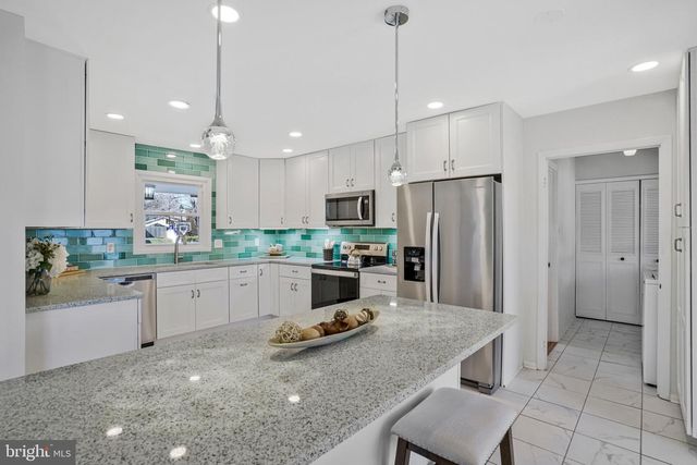 4103 PORT RAE LN, Fairfax, VA 22033