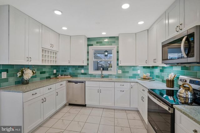 4103 PORT RAE LN, Fairfax, VA 22033