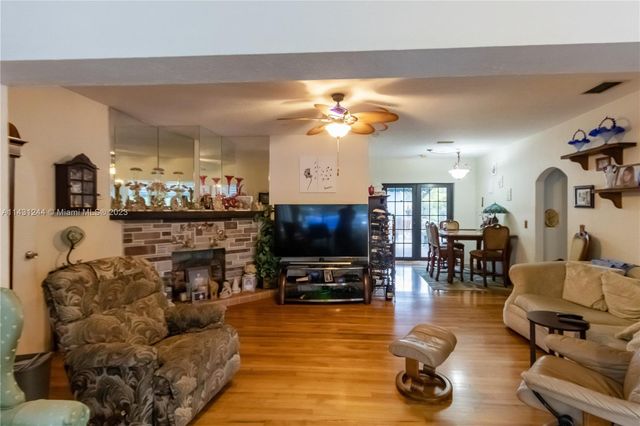 2533 Fillmore St, Hollywood, FL 33020