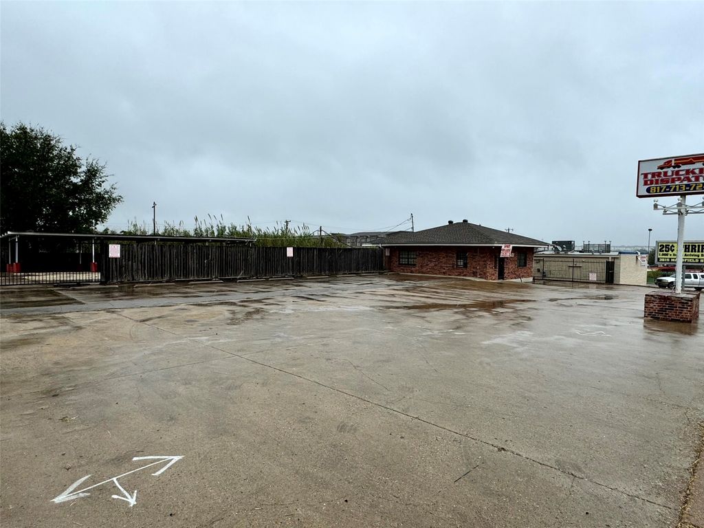 1401 E Berry Street, Fort Worth, TX 76119