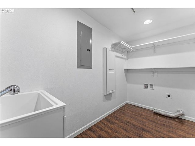 16600 Se SALMON St, Portland, OR 97233