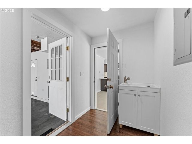 16600 Se SALMON St, Portland, OR 97233