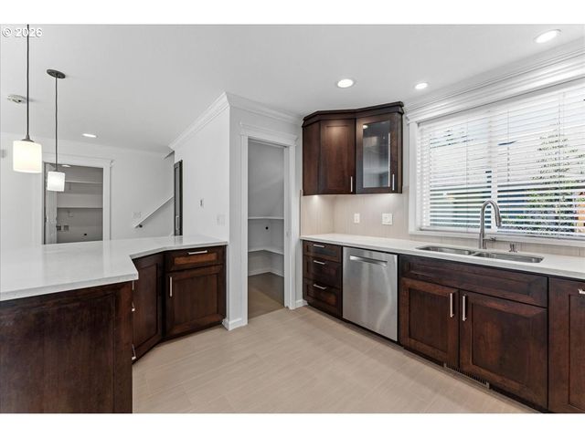 16600 Se SALMON St, Portland, OR 97233
