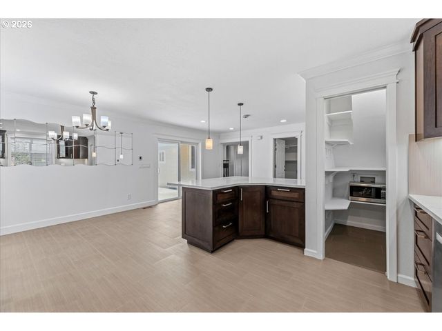 16600 Se SALMON St, Portland, OR 97233