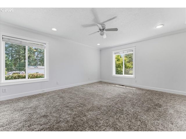 16600 Se SALMON St, Portland, OR 97233
