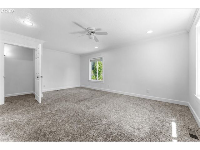 16600 Se SALMON St, Portland, OR 97233