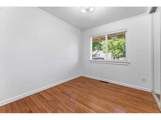 16600 Se SALMON St, Portland, OR 97233