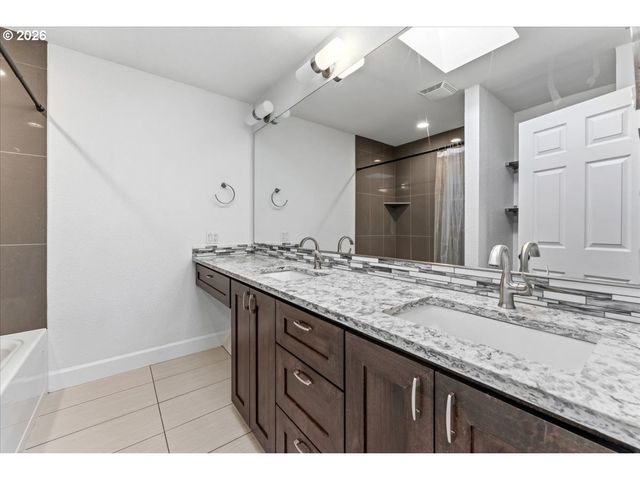 16600 Se SALMON St, Portland, OR 97233