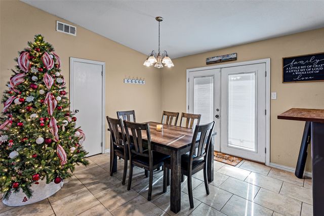 1429 W Torrey Street, Granbury, TX 76048