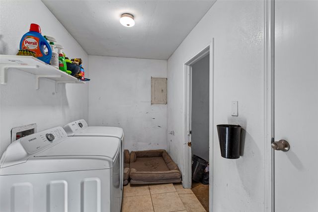 1429 W Torrey Street, Granbury, TX 76048