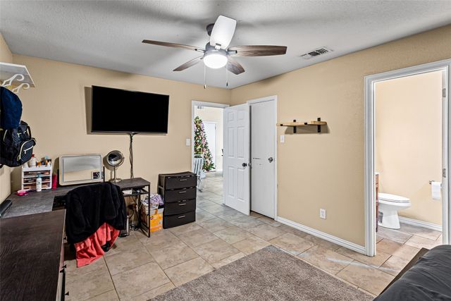 1429 W Torrey Street, Granbury, TX 76048