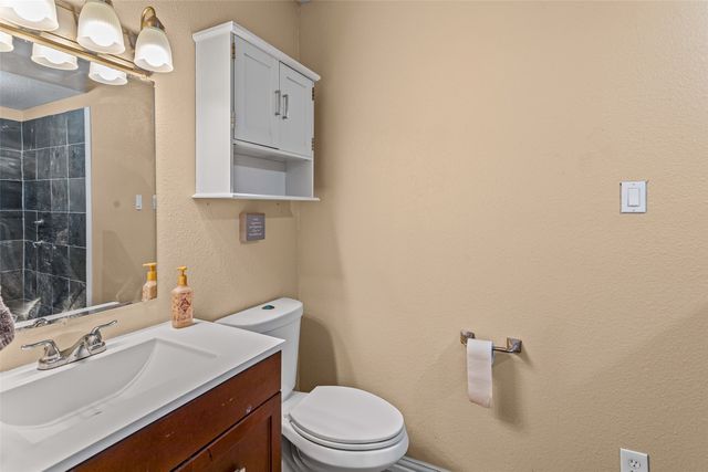 1429 W Torrey Street, Granbury, TX 76048