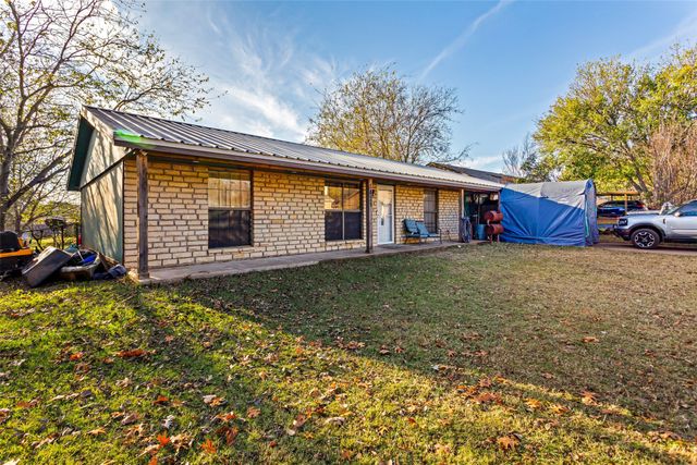 1429 W Torrey Street, Granbury, TX 76048