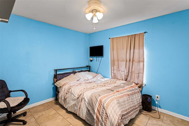 1429 W Torrey Street, Granbury, TX 76048