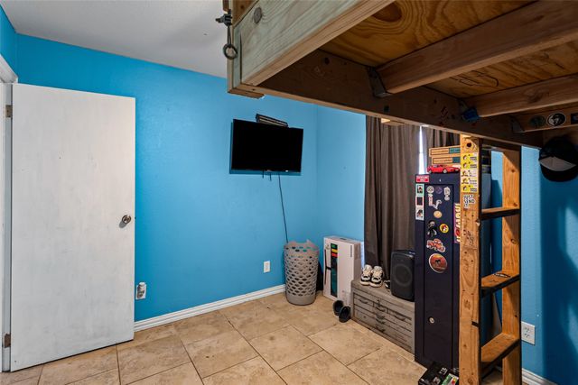 1429 W Torrey Street, Granbury, TX 76048