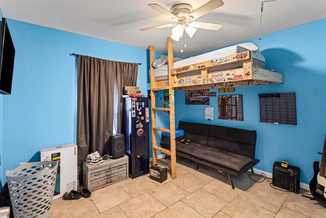 1429 W Torrey Street, Granbury, TX 76048