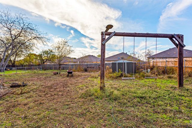 1429 W Torrey Street, Granbury, TX 76048