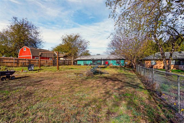 1429 W Torrey Street, Granbury, TX 76048