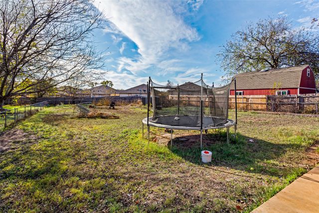 1429 W Torrey Street, Granbury, TX 76048