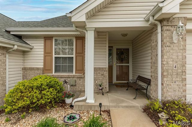 4 Quiet Meadow Court, St Peters, MO 63376