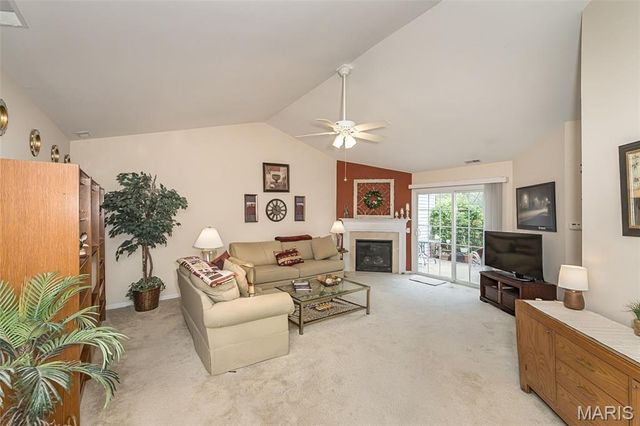 4 Quiet Meadow Court, St Peters, MO 63376