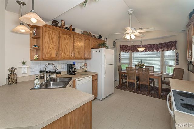 4 Quiet Meadow Court, St Peters, MO 63376