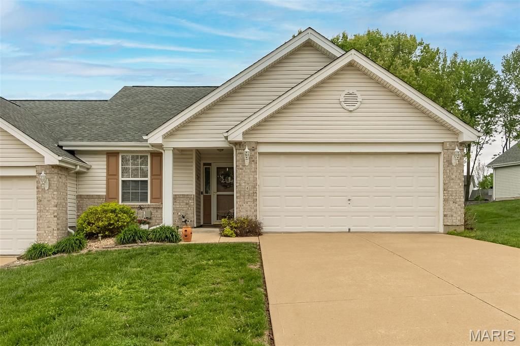 4 Quiet Meadow Court, St Peters, MO 63376