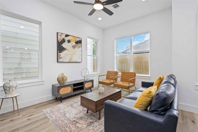 1805 Emir Street M, Houston, TX 77009