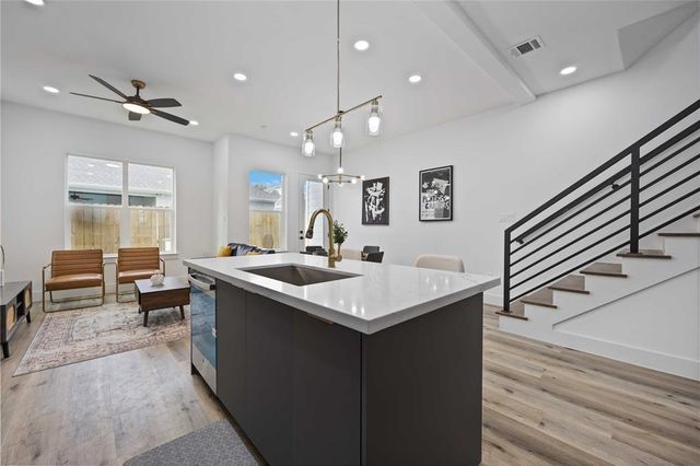 1805 Emir Street M, Houston, TX 77009