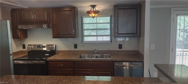 314 Cattail LN, Yorktown, VA 23693