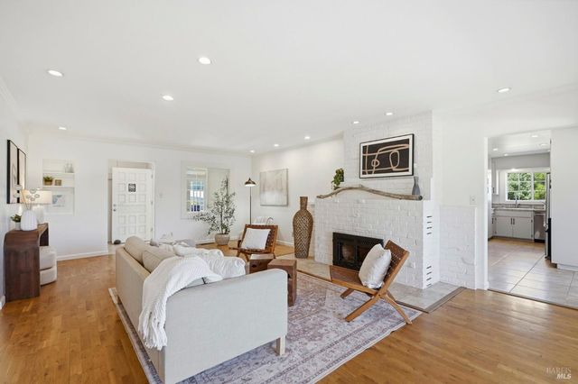 5851 Vine Hill Rd, Sebastopol, CA 95472