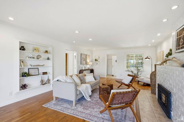 5851 Vine Hill Rd, Sebastopol, CA 95472