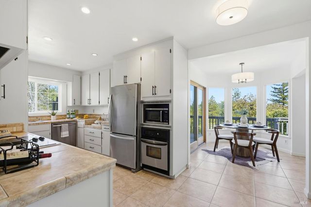 5851 Vine Hill Rd, Sebastopol, CA 95472