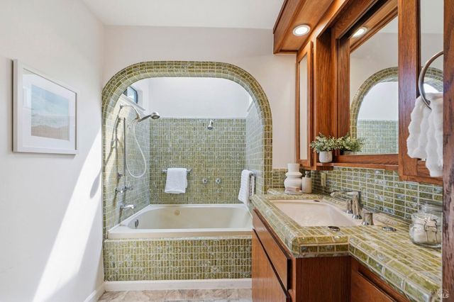 5851 Vine Hill Rd, Sebastopol, CA 95472