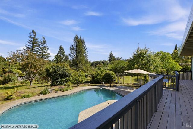5851 Vine Hill Rd, Sebastopol, CA 95472