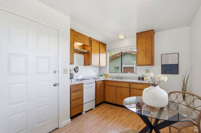 5851 Vine Hill Rd, Sebastopol, CA 95472