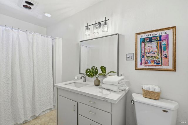 5851 Vine Hill Rd, Sebastopol, CA 95472