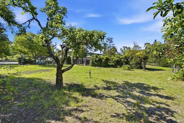 5851 Vine Hill Rd, Sebastopol, CA 95472
