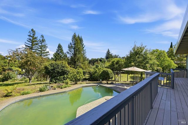 5851 Vine Hill Rd, Sebastopol, CA 95472