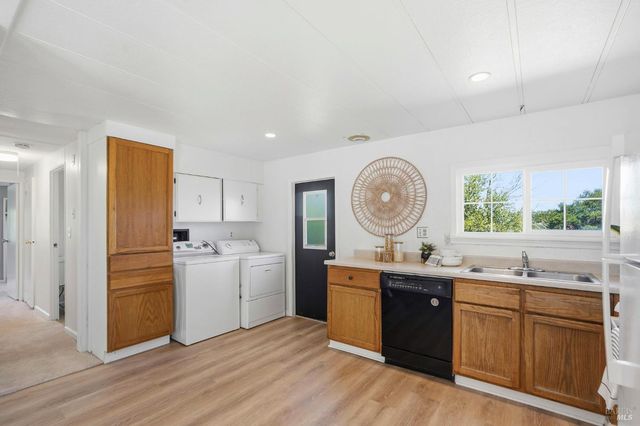 5851 Vine Hill Rd, Sebastopol, CA 95472