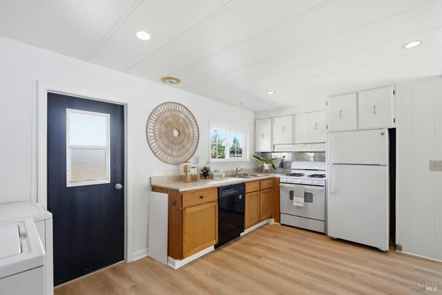 5851 Vine Hill Rd, Sebastopol, CA 95472