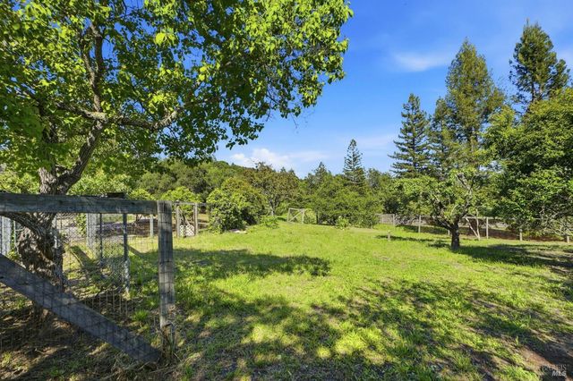 5851 Vine Hill Rd, Sebastopol, CA 95472