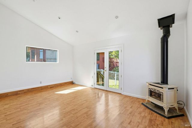 5851 Vine Hill Rd, Sebastopol, CA 95472