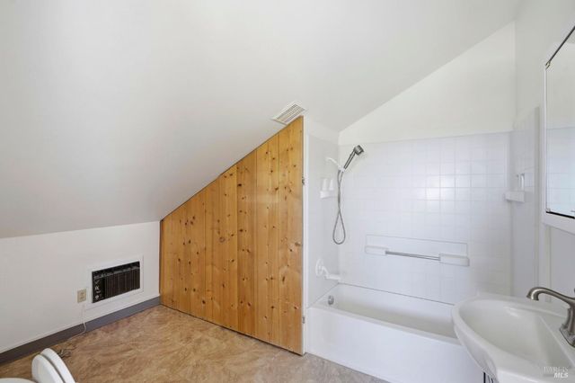 5851 Vine Hill Rd, Sebastopol, CA 95472