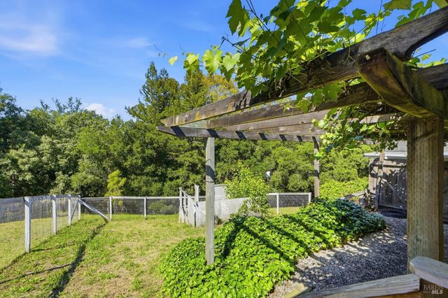 5851 Vine Hill Rd, Sebastopol, CA 95472