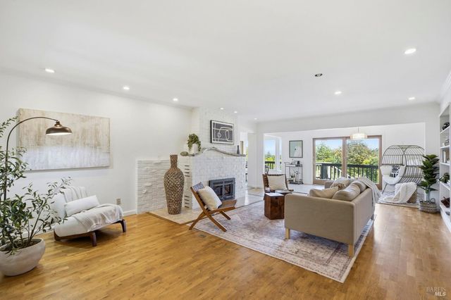 5851 Vine Hill Rd, Sebastopol, CA 95472