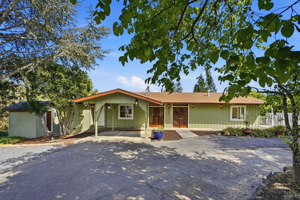 5851 Vine Hill Rd, Sebastopol, CA 95472